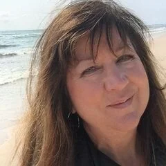 Beth Kealy (Steinhafels Design Consultant)